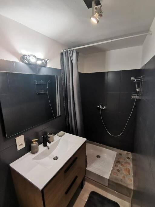 Saint-Georges-de-Luzençon Charmant Appartement Au Calme المظهر الخارجي الصورة